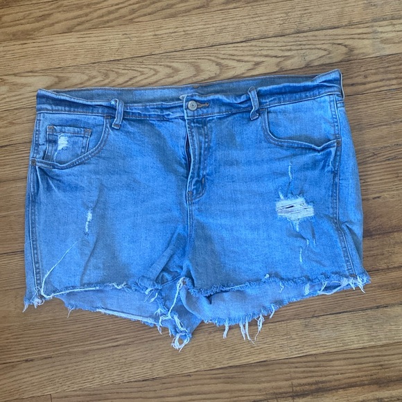 Old Navy Pants - Old Navy Boyfriend jean shorts. Size 16 with American Flag Pockets.